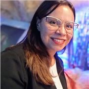 Profesora de ciencias sociales, clases a alumnos de todas las edades